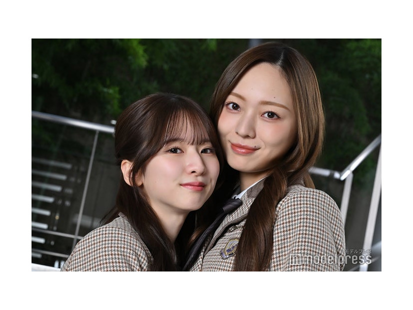 モデルプレスのインタビューに応じた菅原咲月、梅澤美波（C）モデルプレス