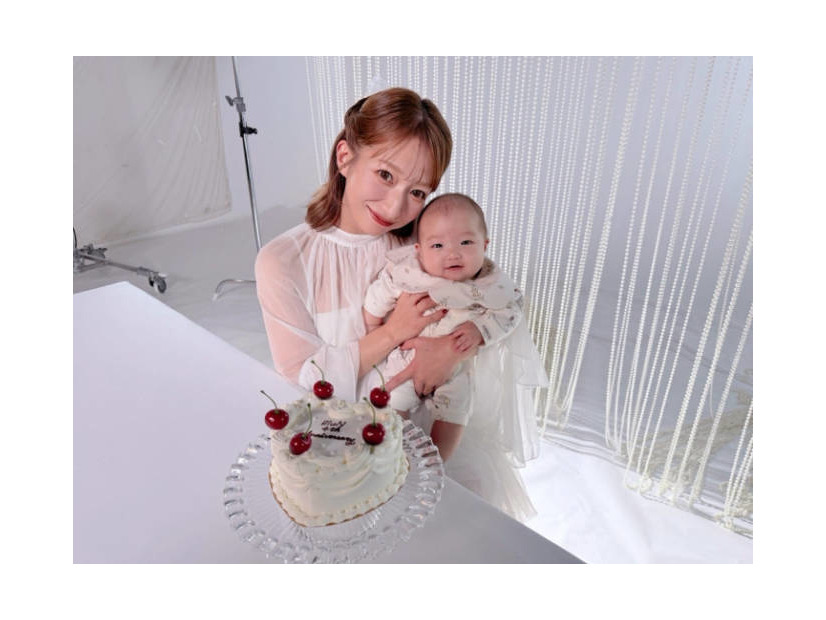 辻希美、次女と撮影現場でパシャリ「いい子だったから助かったぁ」「皆に感謝です」