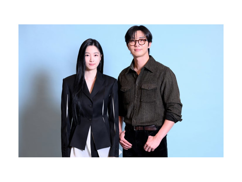 モデルプレスのインタビューに応じたウォン・ジアン、パク・ソジュン（提供写真）