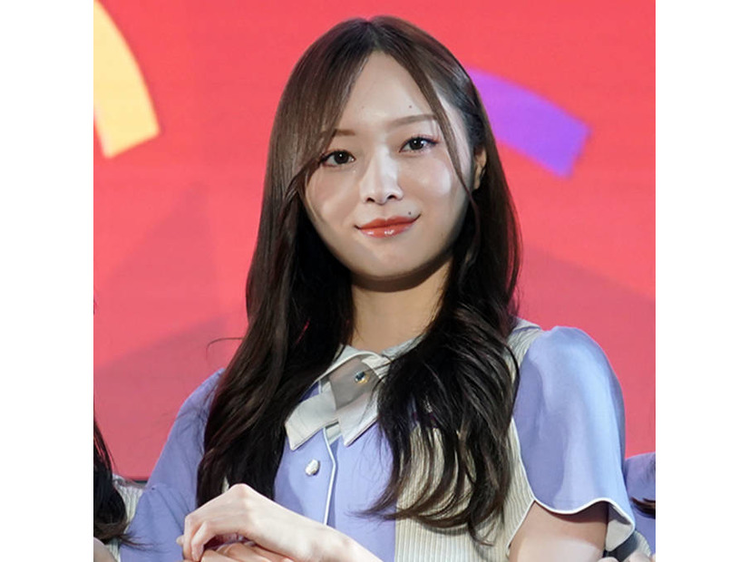乃木坂46梅澤美波、ほっそり美脚あらわのミニスカSHOTに絶賛の声「全てが完璧」「脚が長すぎる」
