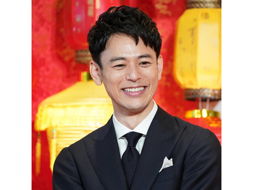 妻夫木聡、佐藤浩市との絆を感じる『ロイヤルファミリー』オフSHOTに反響「めちゃ良い写真」「愛溢れる現場」