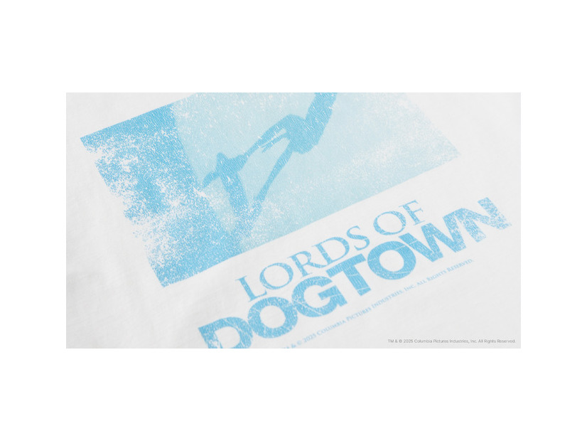 『ロード・オブ・ドッグタウン』限定TシャツTM & (C) 2025 Columbia Pictures Industries, Inc. All Rights Reserved.
