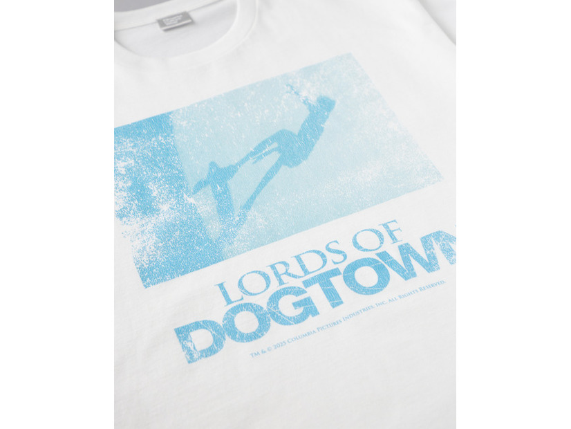 『ロード・オブ・ドッグタウン』限定TシャツTM & (C) 2025 Columbia Pictures Industries, Inc. All Rights Reserved.