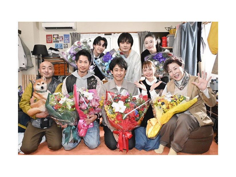 （後列左から）新原泰佑、北村匠海、向里祐香（前列）宇野祥平、ディーン・フジオカ、大泉洋、宮崎あおい、高畑淳子（C）テレビ朝日