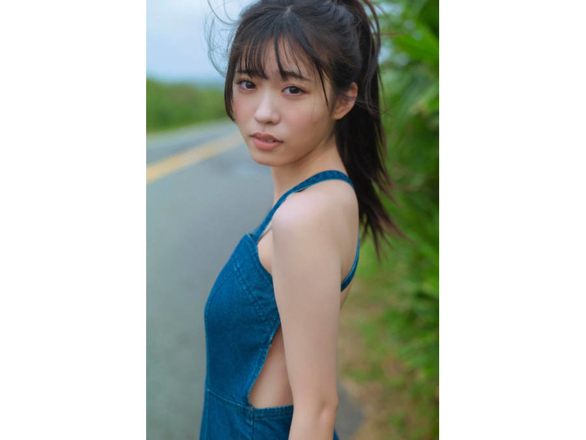 僕が見たかった青空・金澤亜美、オーバーオールから美背中がチラリ！台湾を舞台に素の魅力が光る