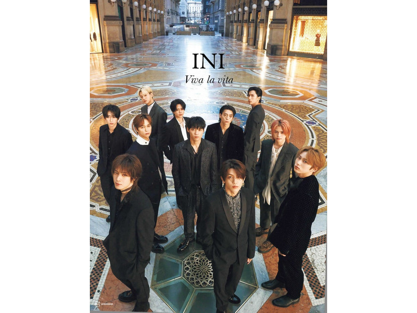INI写真集「Viva la vita」（提供写真）