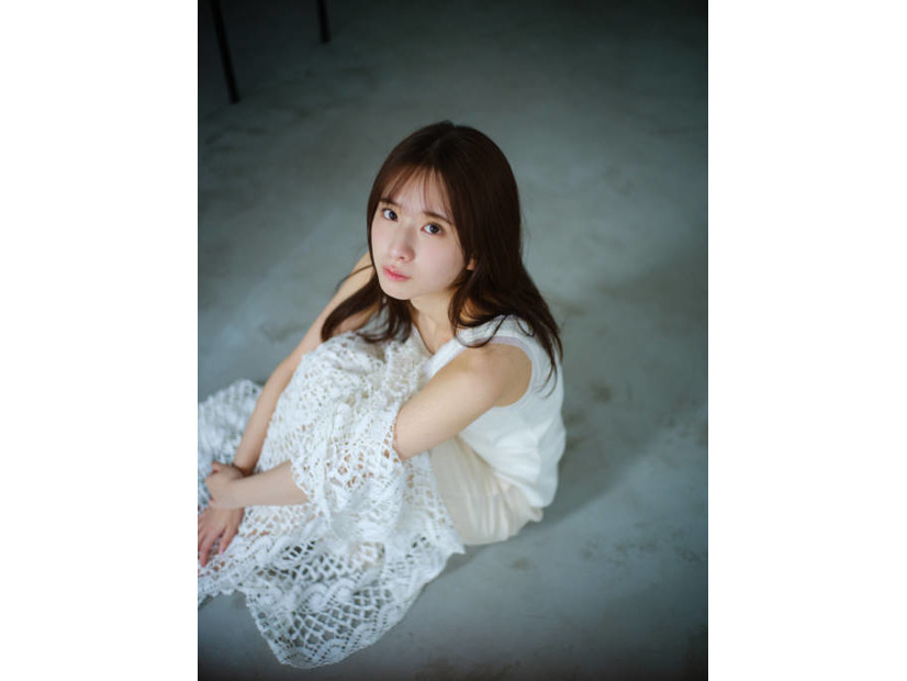 乃木坂46菅原咲月、ピュアな魅力が際立つホワイトコーデを披露！副キャプテン任命後の1年を語る