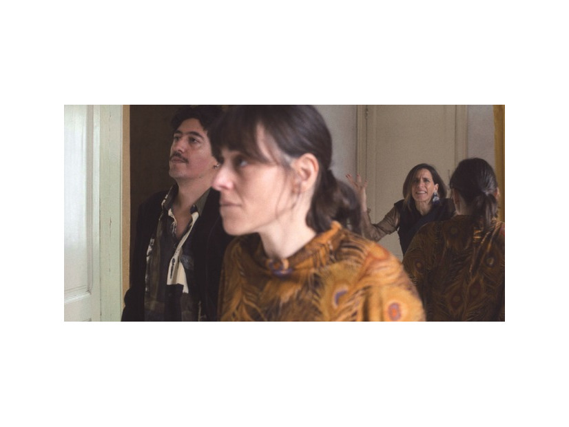 『両親が決めたこと』© 2024.LASTOR MEDIA, KINO PRODUZIONI,ALINA FILM ALL RIGHTS RESERVED.