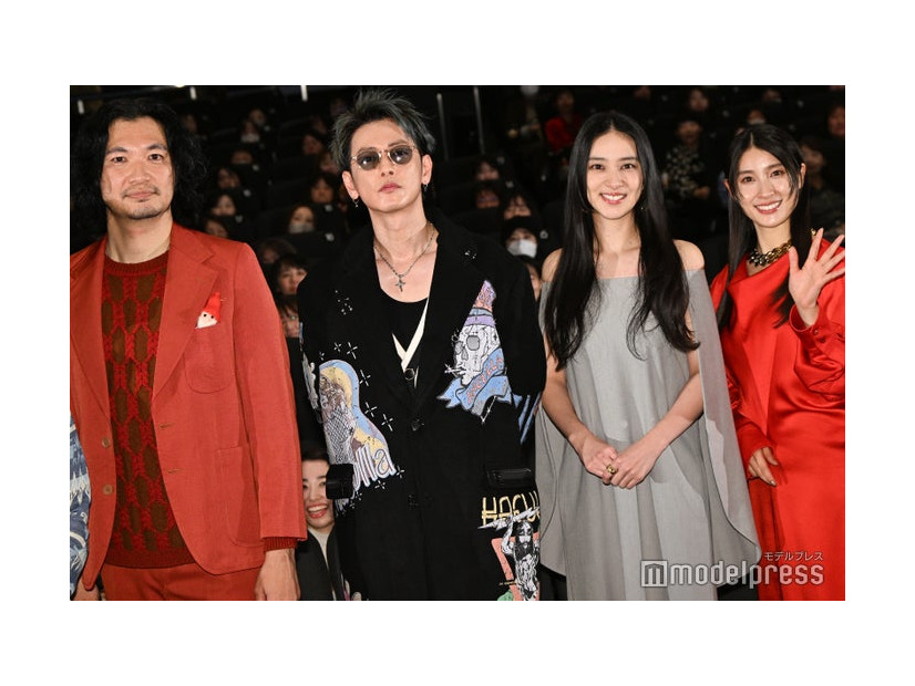 （左から）青木崇高、佐藤健、武井咲、土屋太鳳（C）モデルプレス