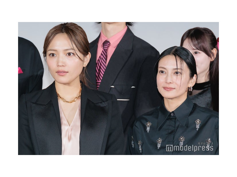 川口春奈、柴咲コウ（C）モデルプレス