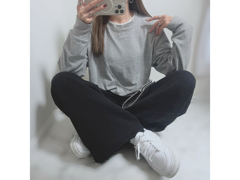 ユニクロの名品。やわらかフリースの進化系「クルーネックT」でつくる大人カジュアル 【40代の毎日コーデ】