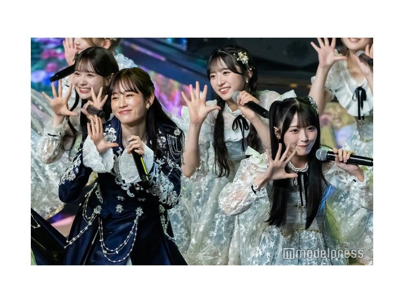 前田敦子、佐藤綺星（C）モデルプレス