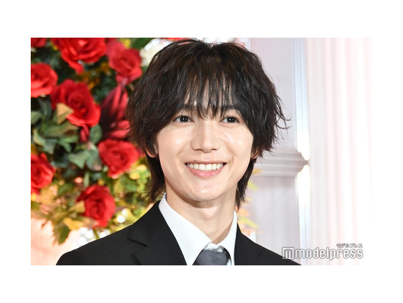 共演者からカメラマン姿を「綺麗」「かっこいい」と絶賛された七五三掛龍也（C）モデルプレス