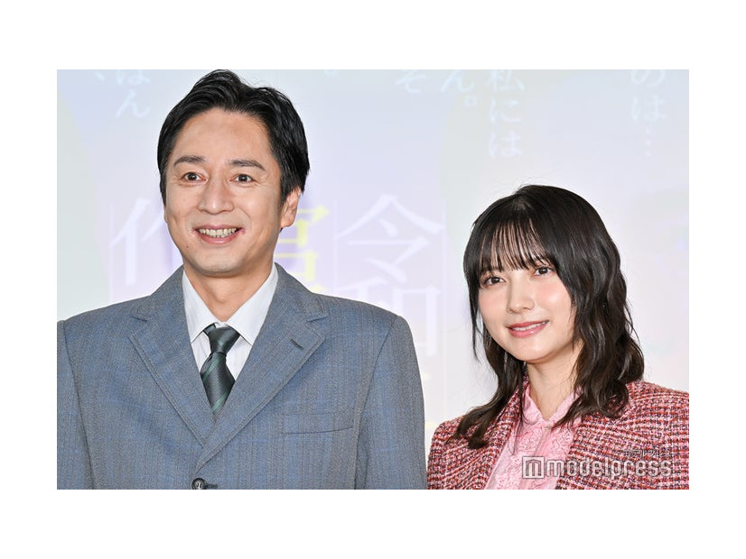 「令和に官能小説作ってます」合同取材会に出席した徳井義実、桃月なしこ（C）モデルプレス