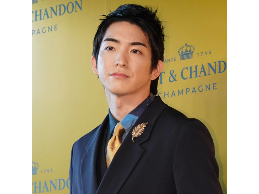 前田公輝、雰囲気ガラリのブルーヘアSHOTにファンうっとり「ほんとカッコイイ」「お美しい…」