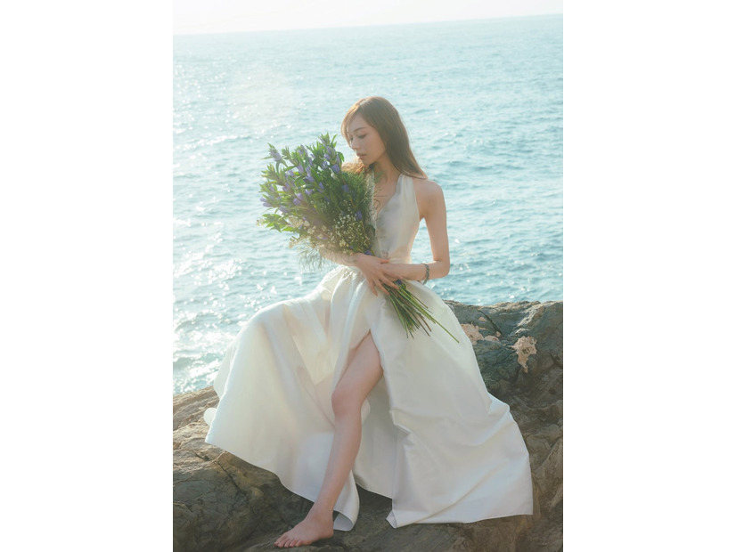 梅澤美波 2nd写真集「透明な覚悟」Sony Music Shop限定版裏表紙／撮影：東京祐