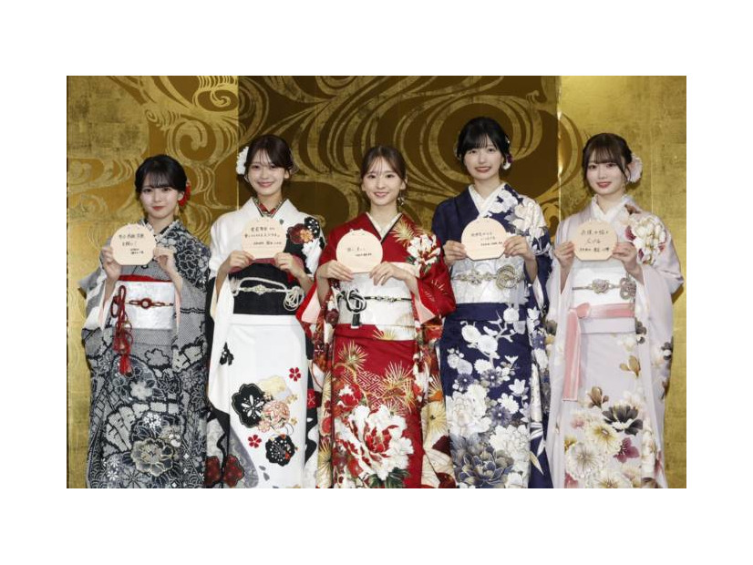 乃木坂46の新成人メンバーが華やかな振袖姿を披露！“パカラッパカラッ世代”として飛躍を願う