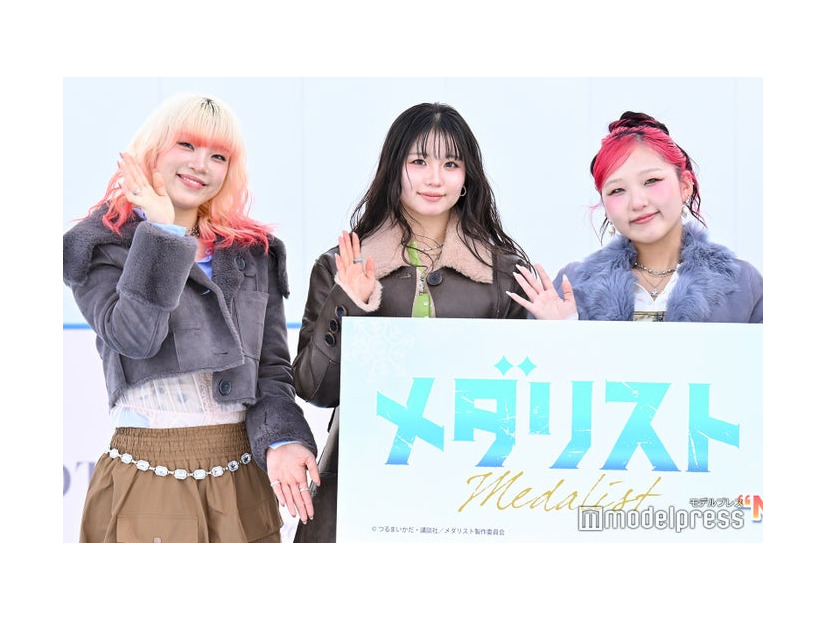 「メダリスト」アイススケートリンクイベントに登壇したMAHINA、KOHARU、CHIKA（C）モデルプレス