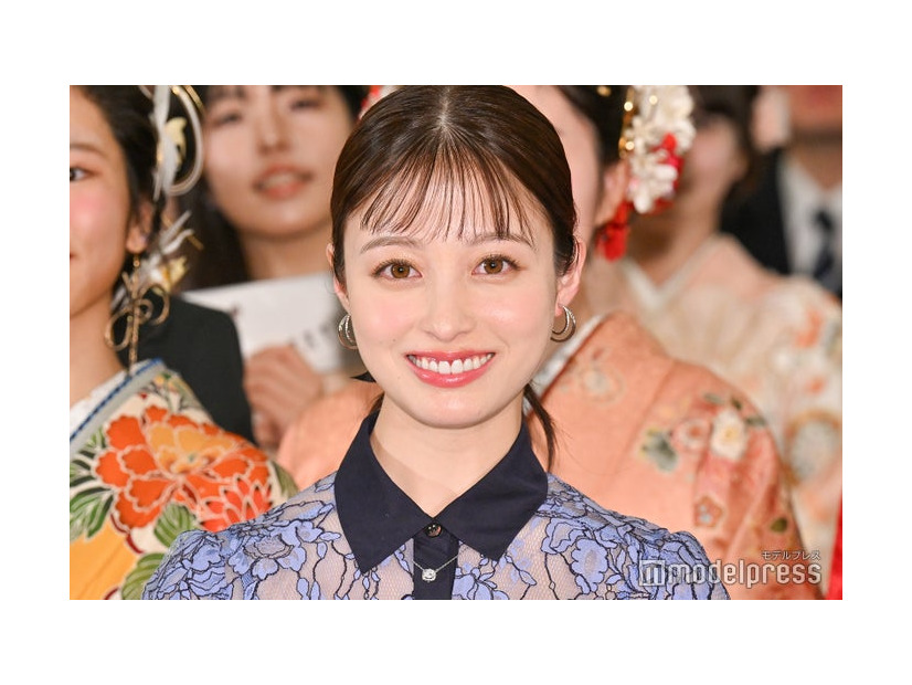 令和7年度「二十歳のつどい」にサプライズ登場した橋本環奈（C）モデルプレス