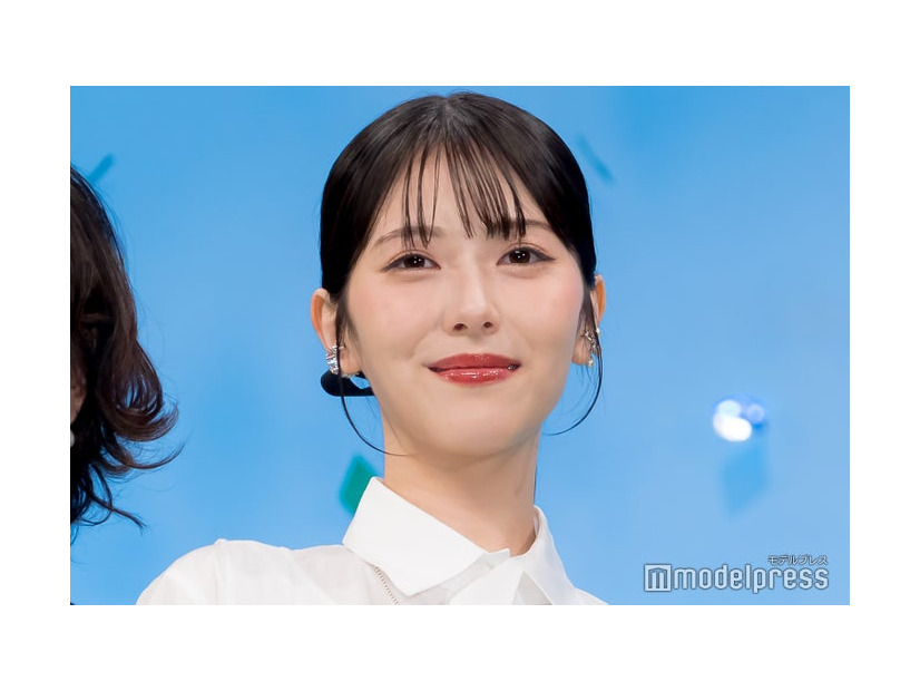 映画「ほどなく、お別れです」完成披露舞台あいさつに登壇した浜辺美波（C）モデルプレス