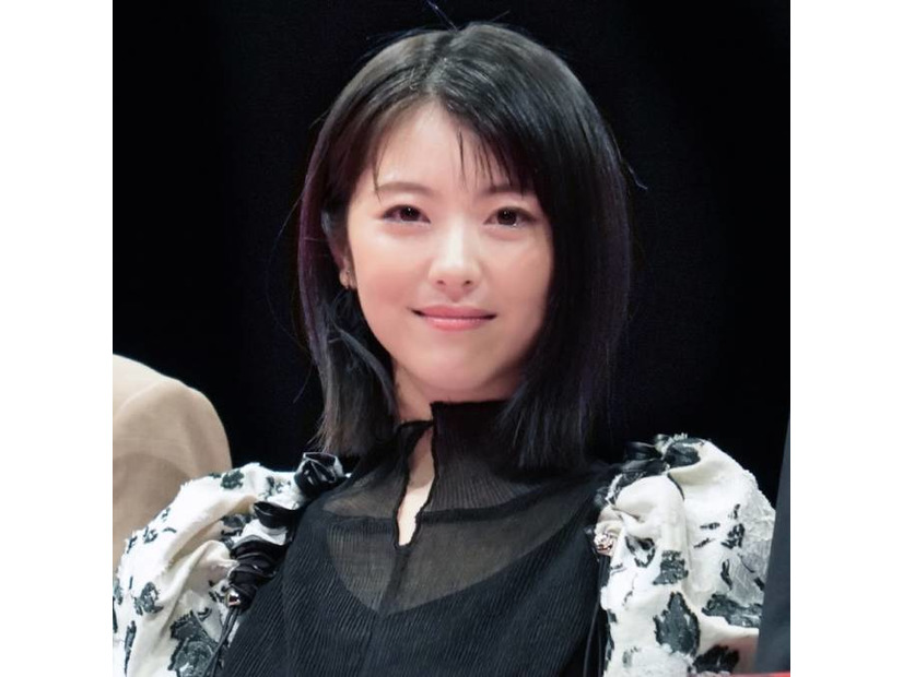 浜辺美波、目黒蓮の演技を“指先まで美しい”と絶賛「清められた気持ちになりました」