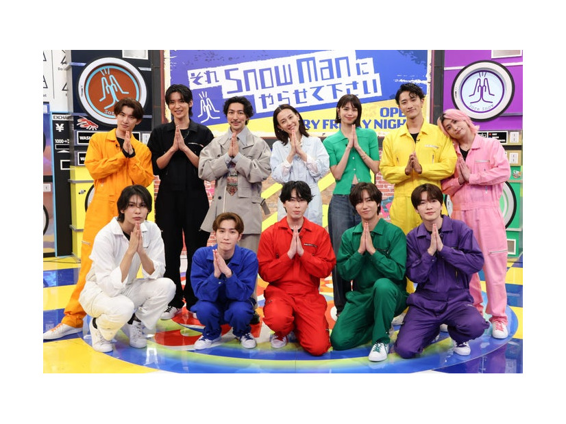 （後列左から）向井康二、目黒蓮、TAKAHIRO、木村佳乃、佐藤晴美、岩本照、佐久間大介（前列左から）ラウール、渡辺翔太、宮舘涼太、阿部亮平、深澤辰哉（C）TBS