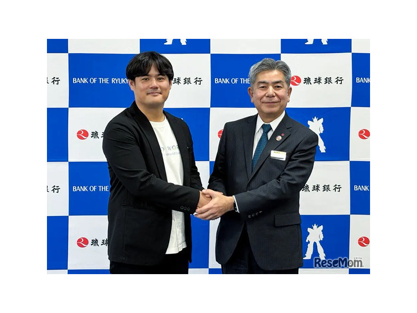 記者発表会のようす：左からHelloWorld 野中代表取締役Co-CEO、りゅうぎん国際化振興財団 川上理事長