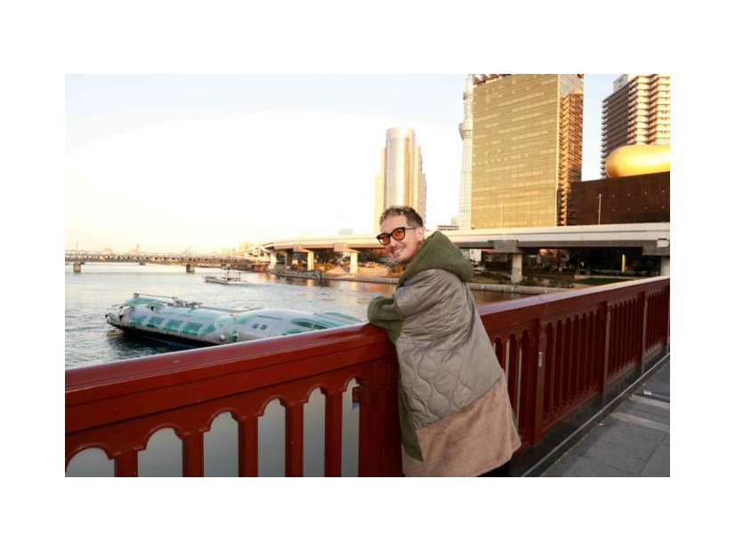 松岡昌宏、約20年ぶりの外ロケで魅力が全開！カメラマン・小林ばく氏の40周年特別企画に登場