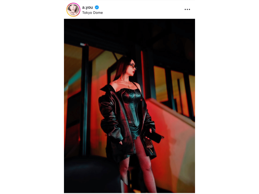 浜崎あゆみ、美デコルテ際立つライブ参戦SHOTにファンうっとり「超可愛い」「カッコよすぎ」