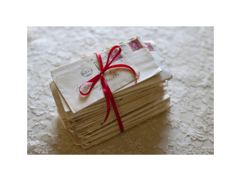 入院している80代の祖母　実家を片付けていると…⇒額縁から手紙を発見！？「ほっこり」