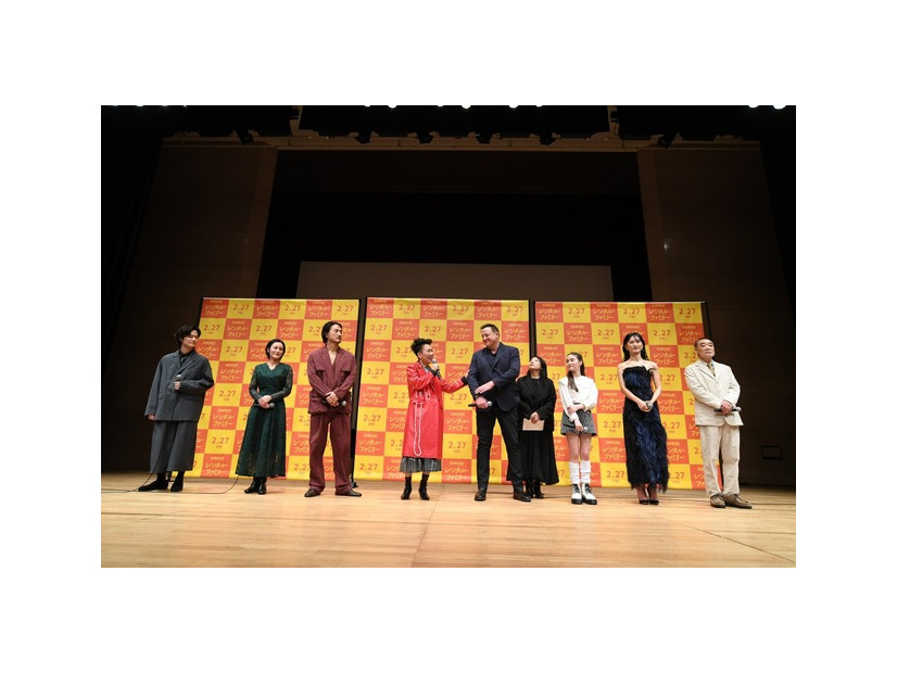 『レンタル・ファミリー』©2025 Searchlight Pictures. All Rights Reserved.　