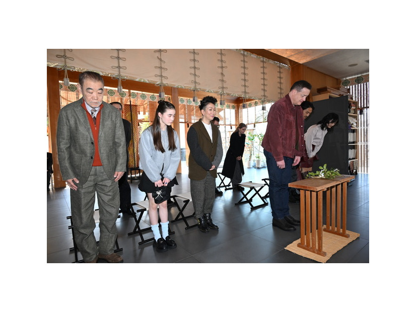 『レンタル・ファミリー』©2025 Searchlight Pictures. All Rights Reserved.　