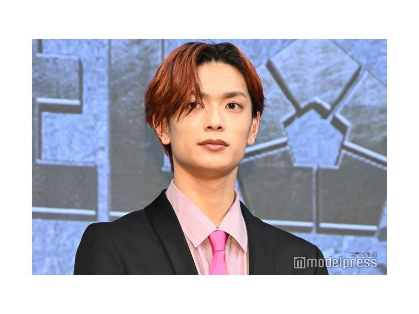 シュッとした顔をしているが「財産」を「ぜんざい」と言い間違え会場を和ませていた高橋恭平（C）モデルプレス