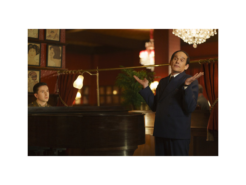 『ブルームーン』© 2025 FUNNY VALENTINE, LLC ALL RIGHTS RESERVED.