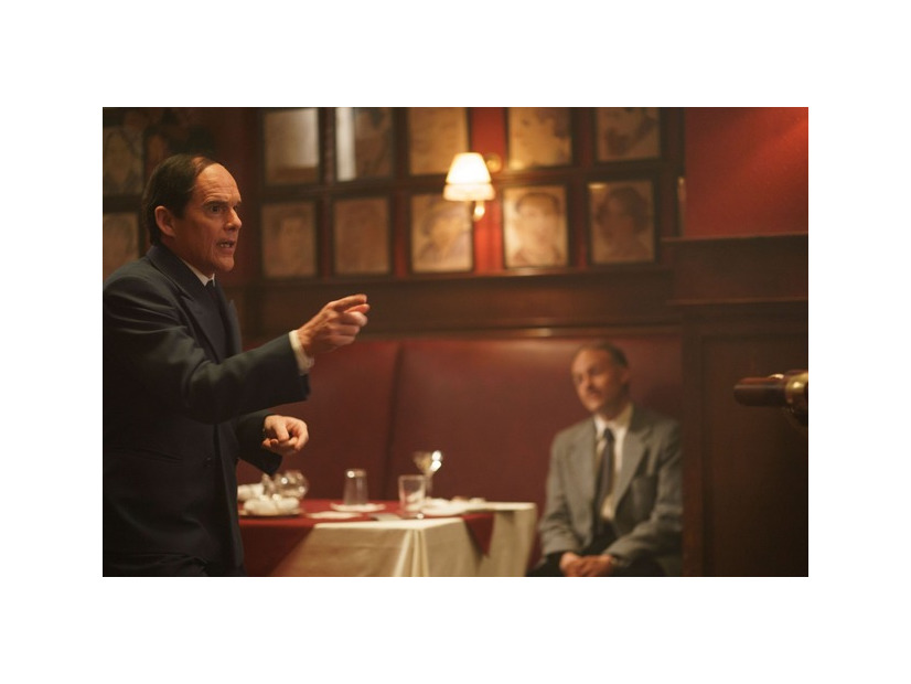 『ブルームーン』© 2025 FUNNY VALENTINE, LLC ALL RIGHTS RESERVED.