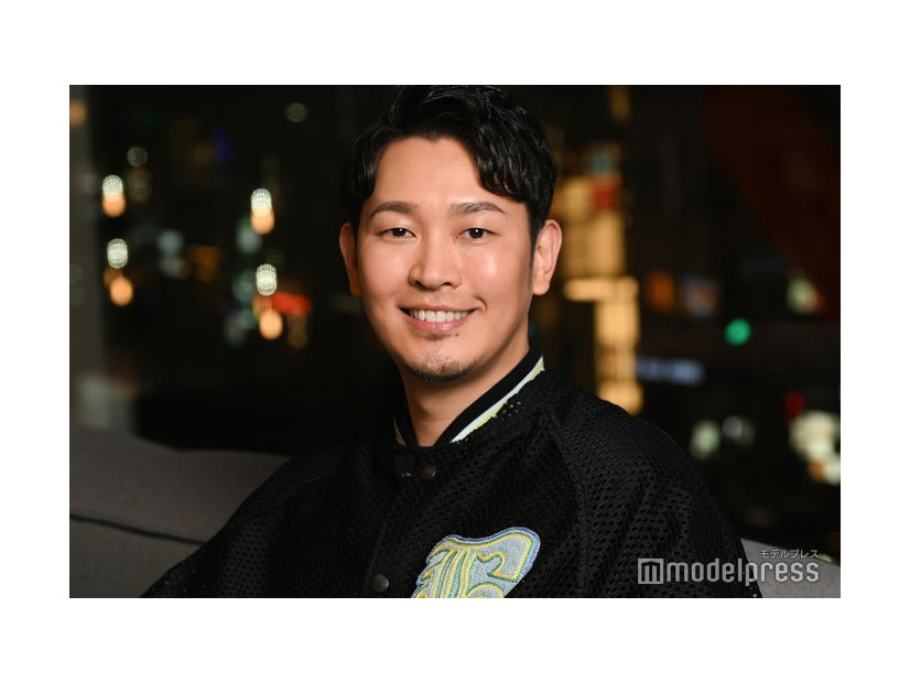 モデルプレスのインタビューに応じたカズユキ（C）モデルプレス