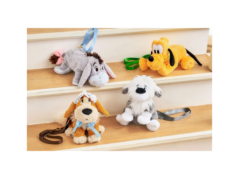 マルチポシェット 各4,000円／© Disney　 © Disney. Based on the “Winnie the Pooh” works by A.A. Milne and E.H. Shepard.