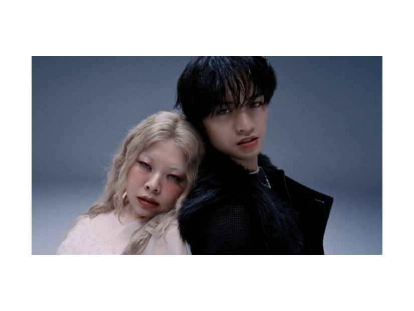 渡辺直美、中島健人「Gods‘Play feat Naomi Watanabe」MVサムネイル（提供写真）