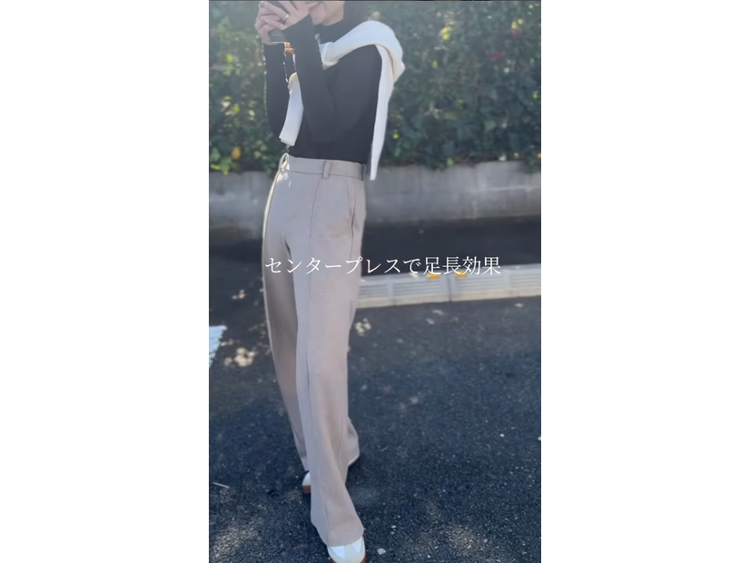 ユニクロの神パンツでスタイルアップ。スニーカーでもきれいめが叶う冬の最旬カジュアル【40代の毎日コーデ】