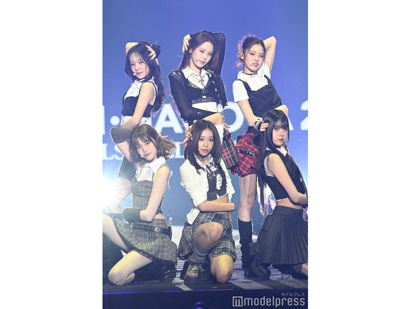 izna（C）モデルプレス