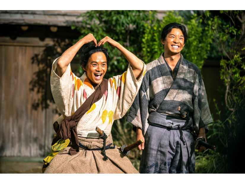 「毒くない」は誰が仕込んだ？ 信長が試した“忠義”と“裏切り”の境界線。孤高のカリスマ・信長の悲しい過去が明らかに……【NHK大河『豊臣兄弟！』6話】