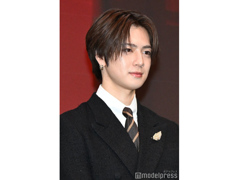 授賞式に参加した佐野雄大（C）モデルプレス