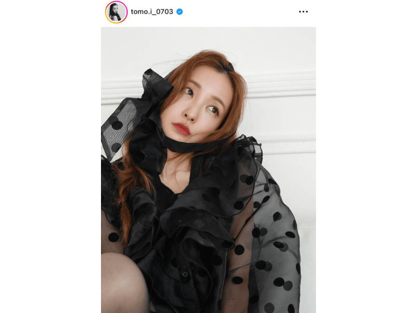 板野友美、ほっそり美腕チラリのシースルーコーデにファンうっとり「鬼可愛い！」「素敵です」