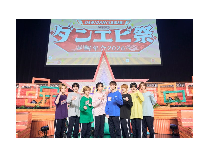 （左から）芳賀柊⽃、⼩泉光咲、⽥中雅功、リョウガ、ジャン海渡、TETTA、FUMINORI、阿久根温世（C）テレビ東京