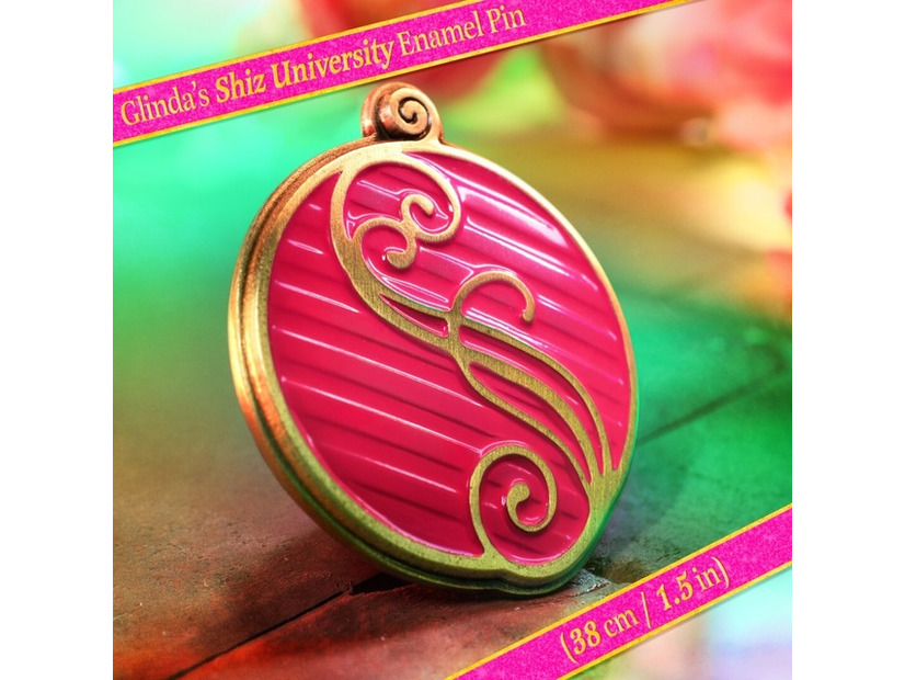 シズ大学ブローチ(C) Universal City Studios LLC. All Rights Reserved.