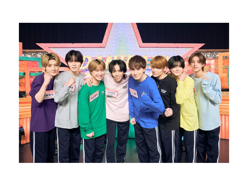 （左から）芳賀柊⽃、⼩泉光咲、⽥中雅功、リョウガ、ジャン海渡、TETTA、FUMINORI、阿久根温世（C）テレビ東京