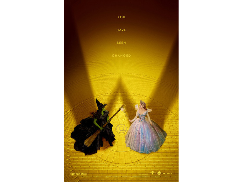 第1弾入場者特典：数量限定＜スペシャルステッカー＞『ウィキッド 永遠の約束』© Universal Studios. All Rights Reserved.