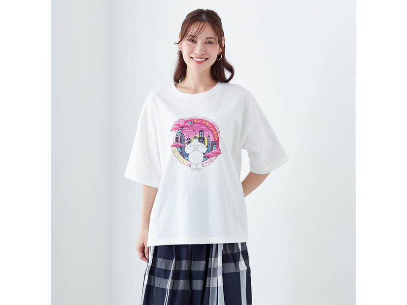 スーベニアTシャツ 価格／2,990円（税込）© Disney