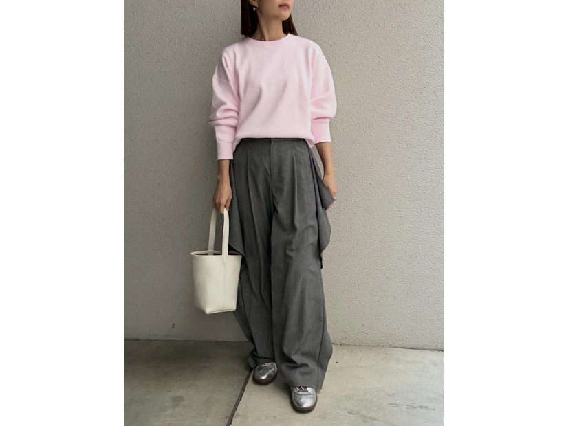 今、選びたいのはこんな色！【ユニクロ】のピンクニットでつくる春の洗練スタイル。【40代の毎日コーデ】