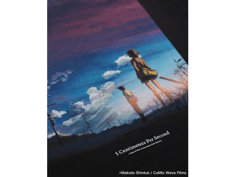 『秒速5センチメートル』×  FCW コスモナウトT　■価格：¥9,900（税込) ■サイズ：M / L / XL / XXL